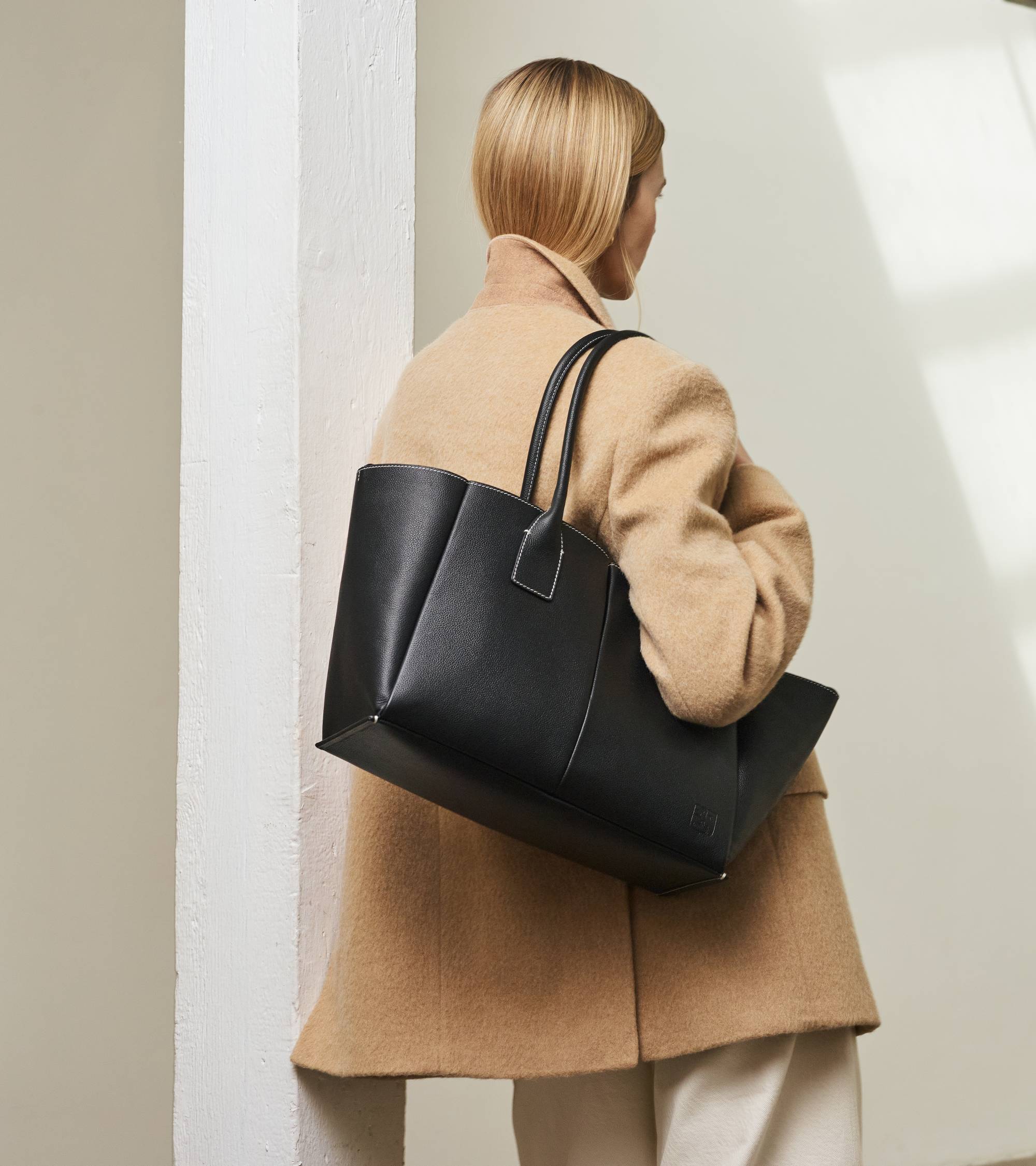 Elena large tote bag in grained leather