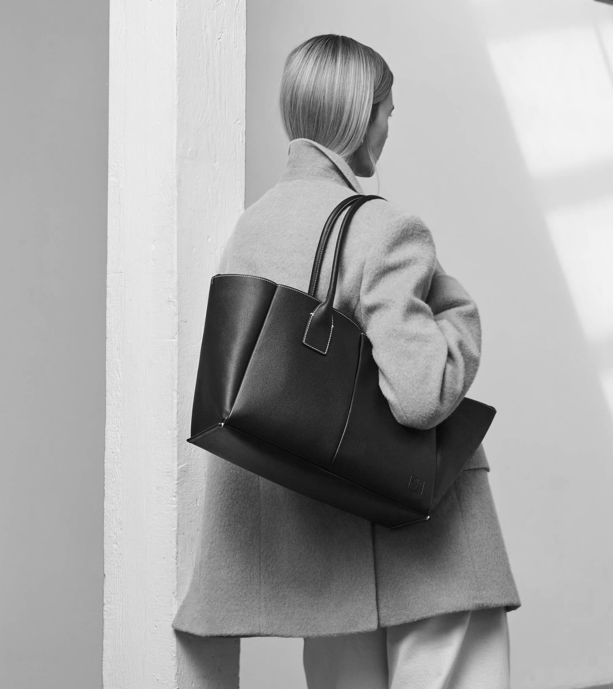 Elena large tote bag in grained leather