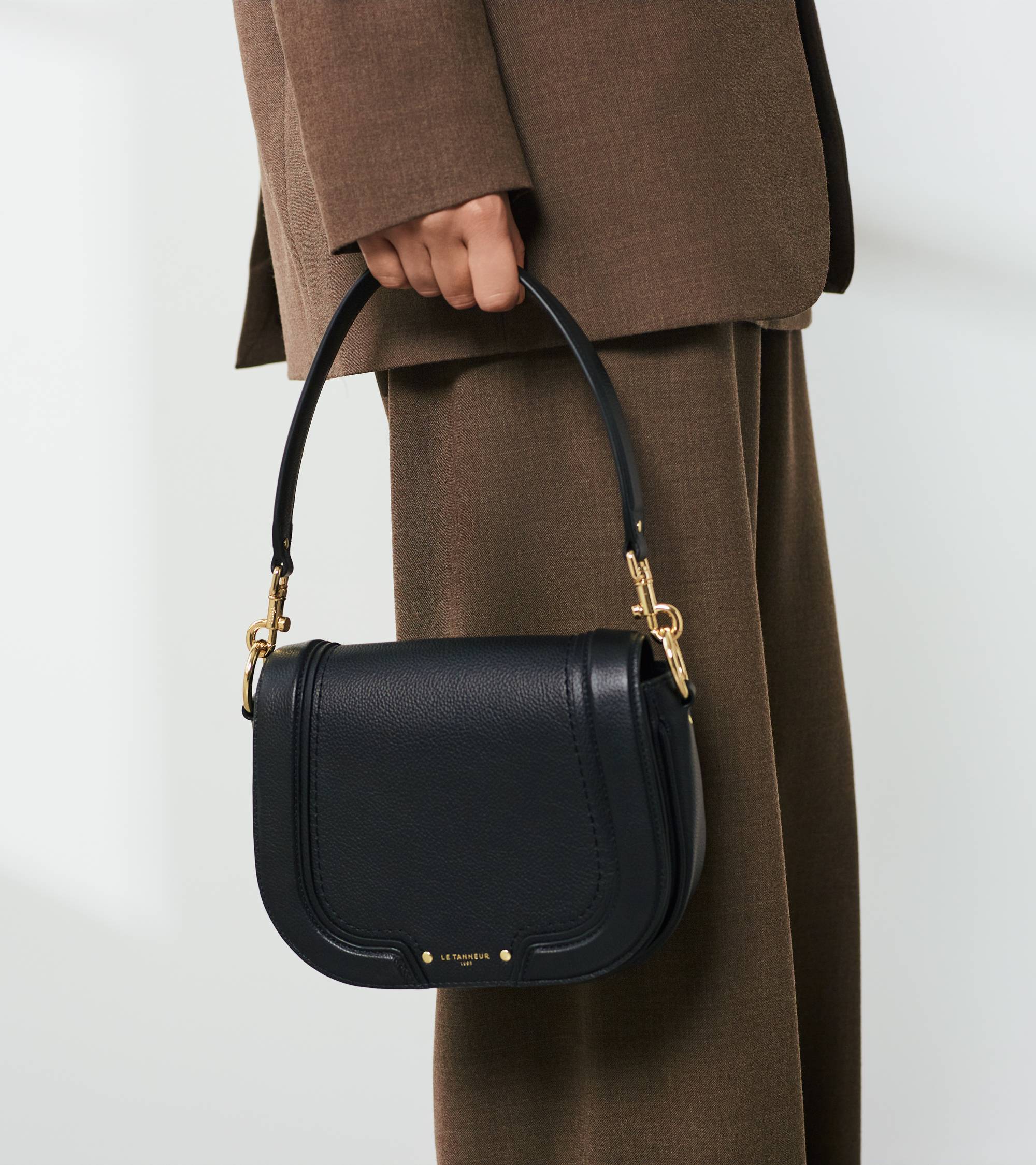 Bolso bandolera mediano modelo Ella de cuero granulado