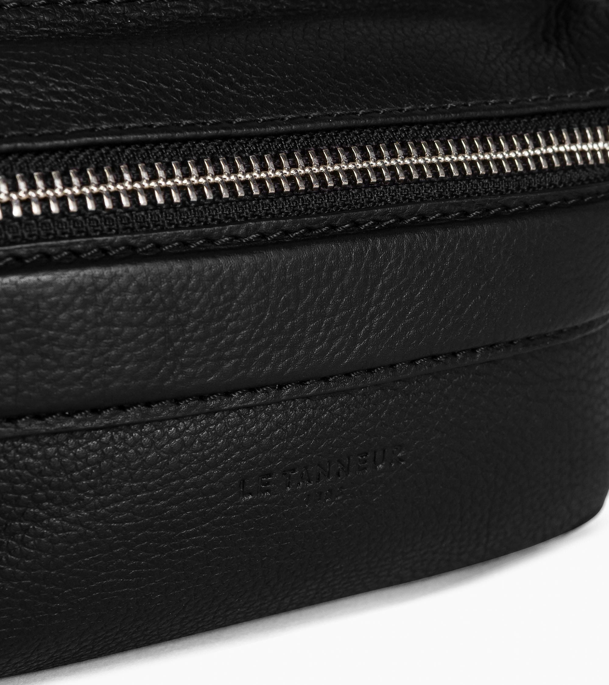 Gürteltasche Charles aus genarbtem Leder