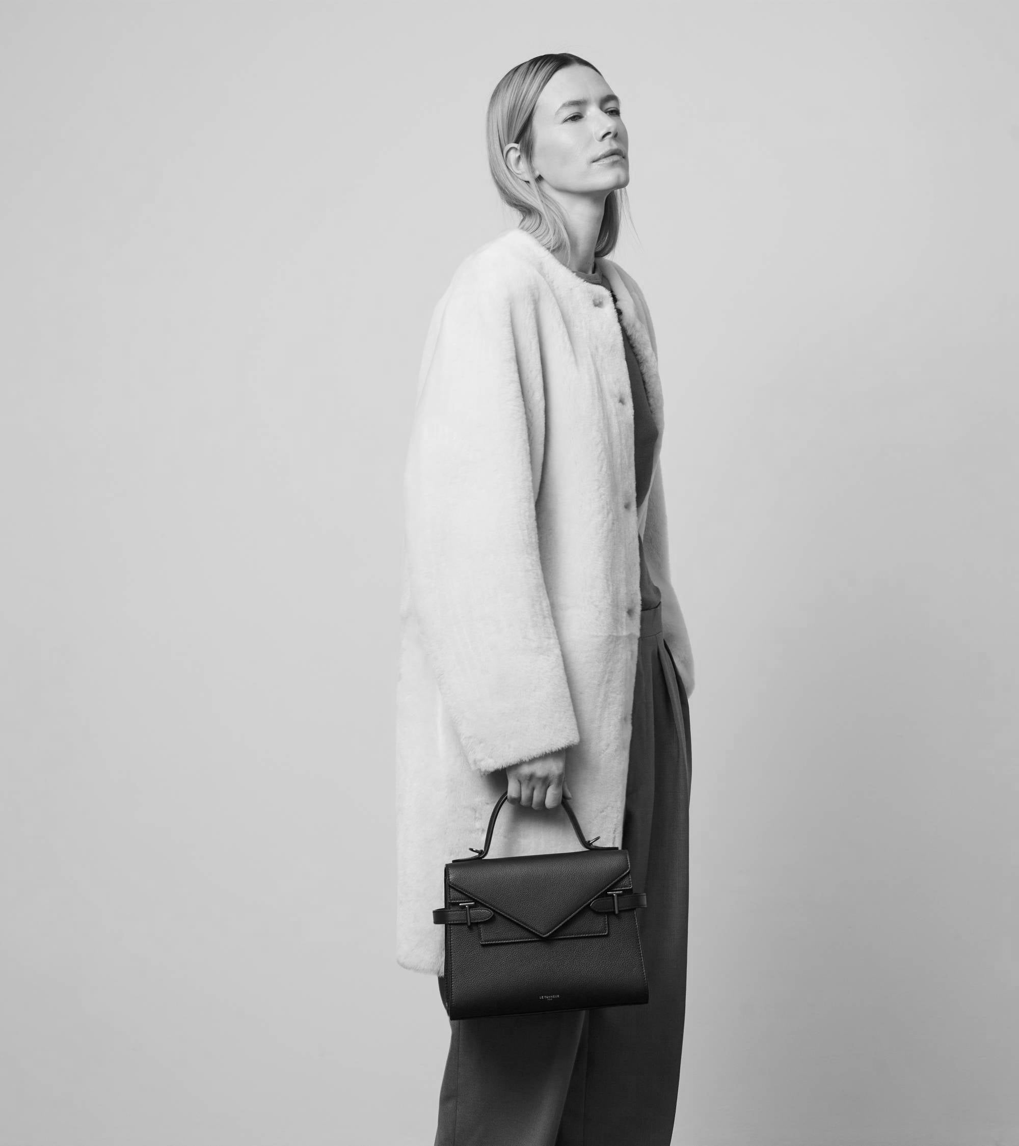 Bolso de mano mediano Emilie de piel texturizada con doble solapa