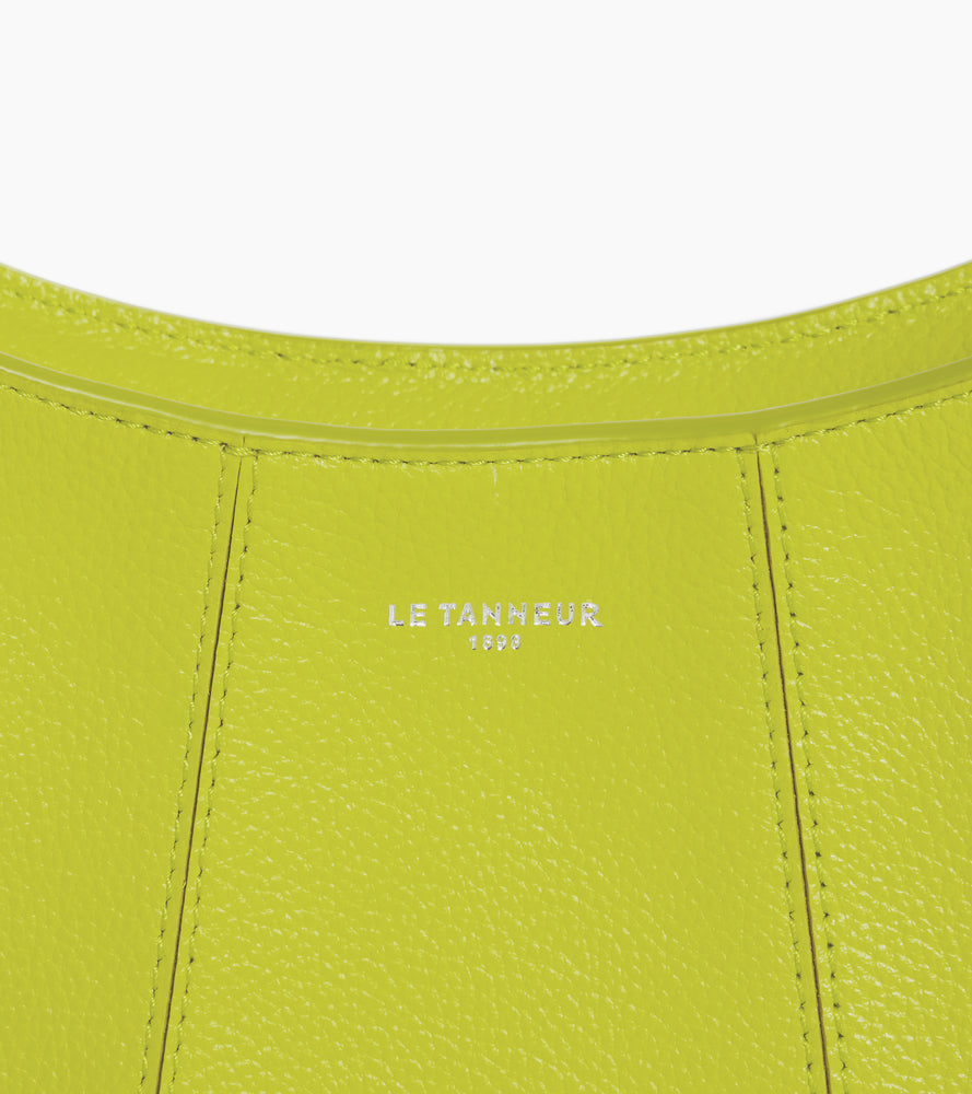 Kleine Halbmondtasche Juliette aus genarbtem Leder
