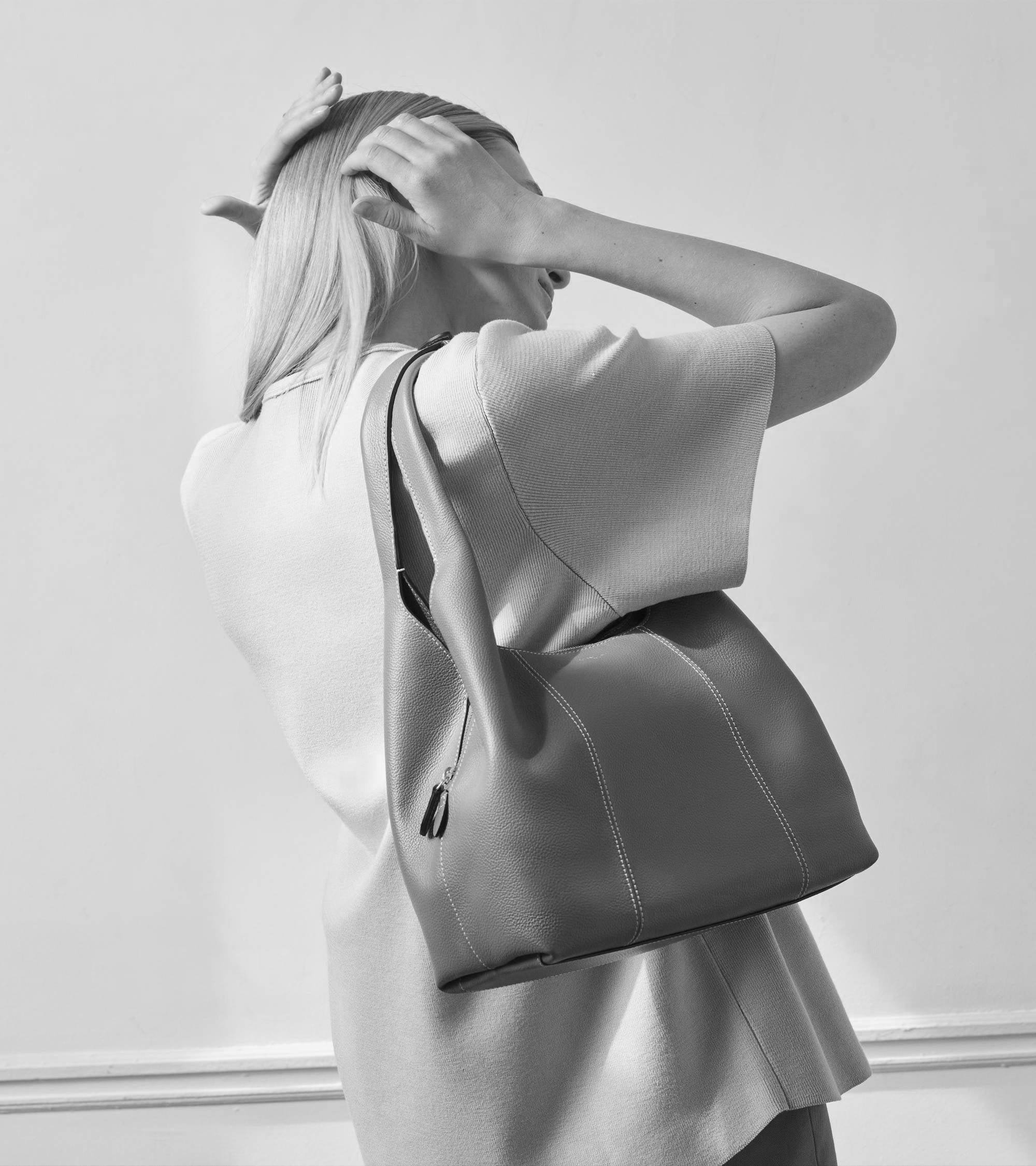 Bolso mediano Juliette de piel texturizada para llevar del hombro