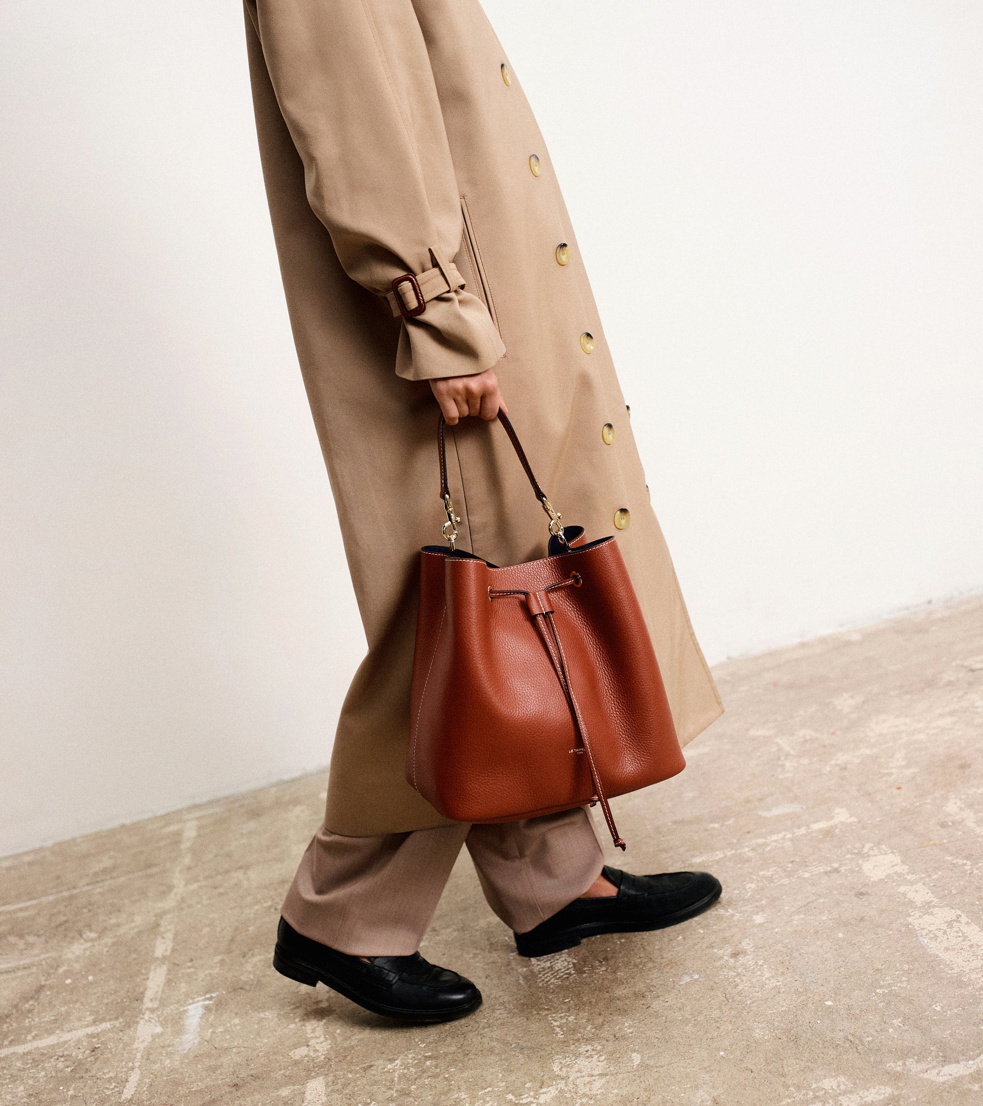 Louise large grained leather bucket bag